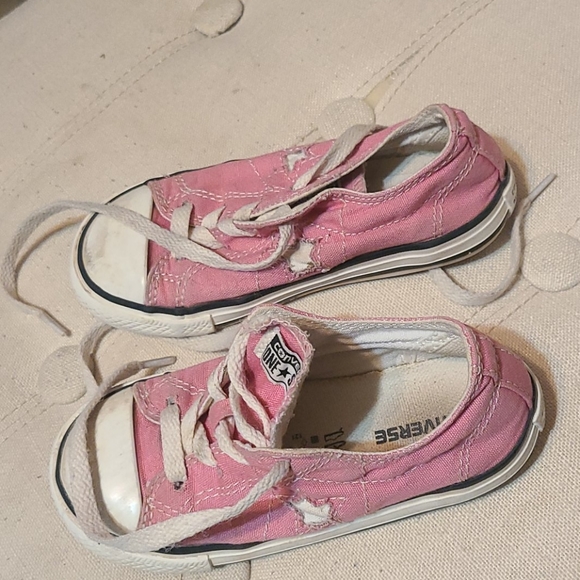 Pink Converse - Picture 1 of 3